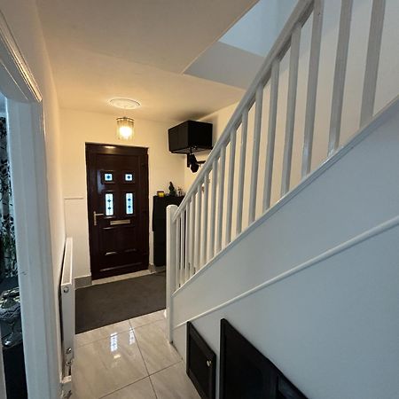 Charming And Cosy London Home, Garden, Parking & Family Fun Mitcham Bagian luar foto