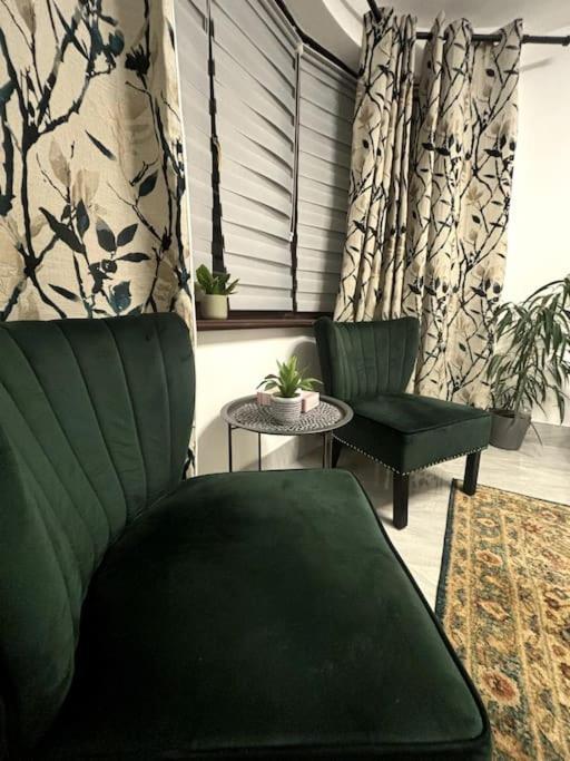 Charming And Cosy London Home, Garden, Parking & Family Fun Mitcham Bagian luar foto