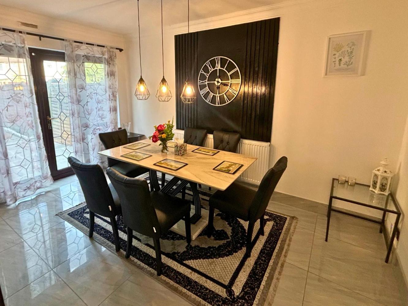 Charming And Cosy London Home, Garden, Parking & Family Fun Mitcham Bagian luar foto