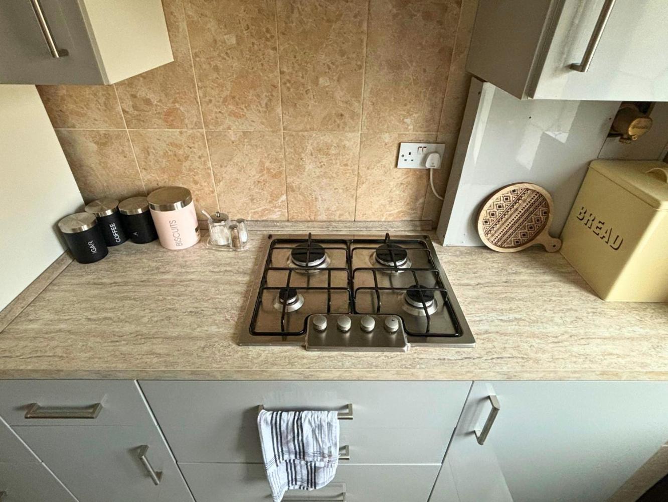 Charming And Cosy London Home, Garden, Parking & Family Fun Mitcham Bagian luar foto