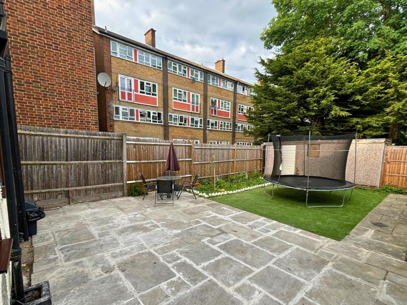 Charming And Cosy London Home, Garden, Parking & Family Fun Mitcham Bagian luar foto