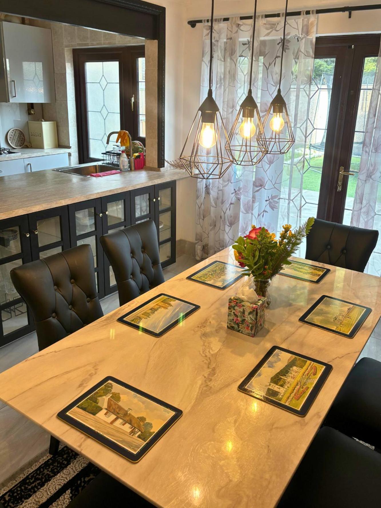 Charming And Cosy London Home, Garden, Parking & Family Fun Mitcham Bagian luar foto