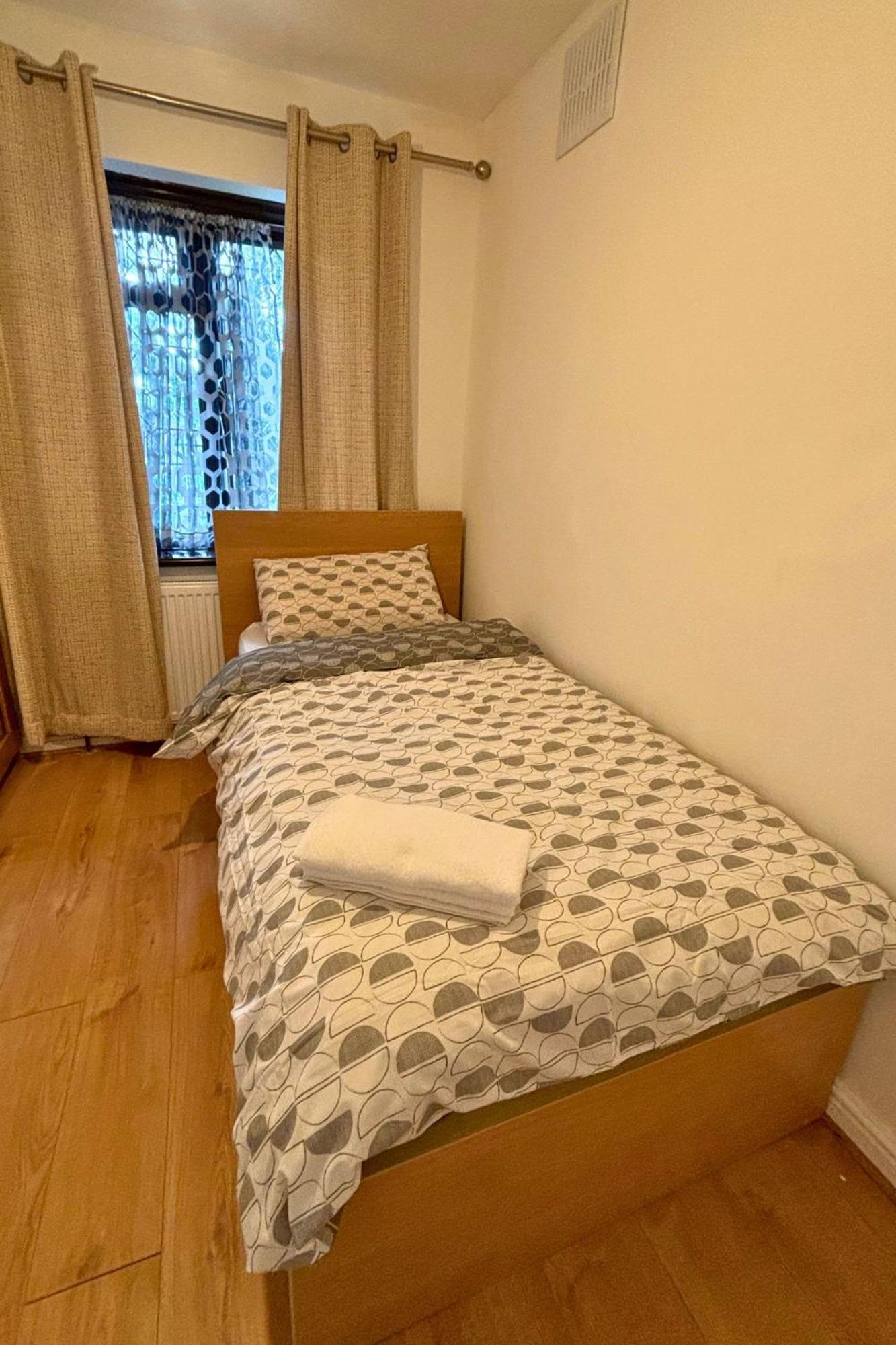 Charming And Cosy London Home, Garden, Parking & Family Fun Mitcham Bagian luar foto